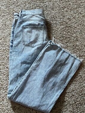 Light Wash Frayed Hem Straight Leg Jeans